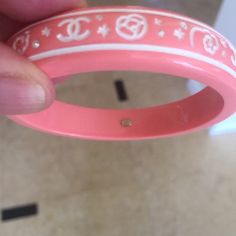 CHANEL RARE PINK LOGO BRACELET๐HP - Picture 3 of 5